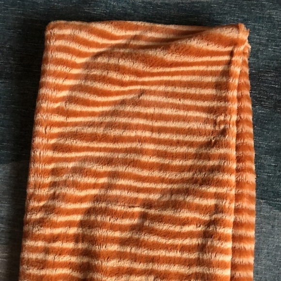 Anthropologie Soft Textured Infinity Scarf - Picture 4 of 7